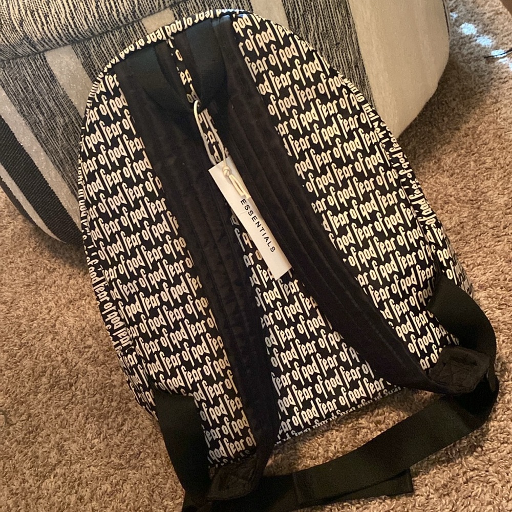 Essentials backpack - Picture 5 of 5